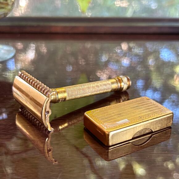 Vintage Gillette Gold Safety Razor Set w/ Blade Case & Blades - Picture 6 of 15